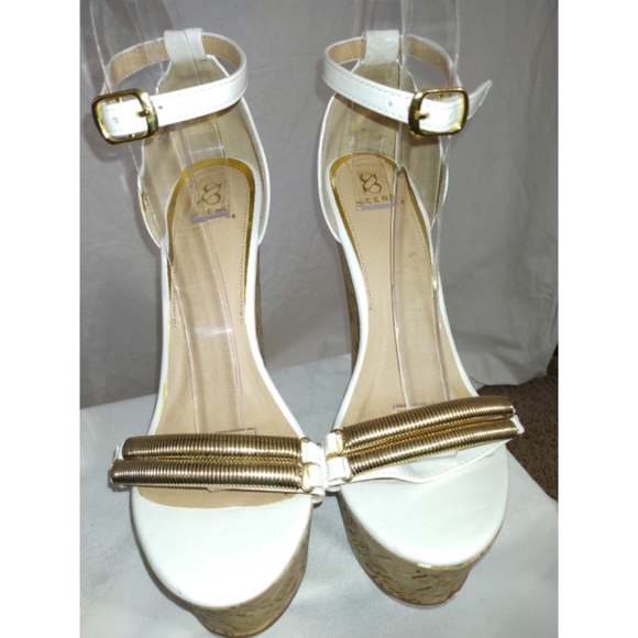 NWOT SCENE By Shoe Dazzle - Picture 3 of 5